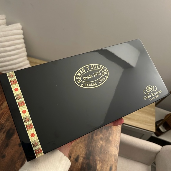 Assorted Cigar Boxes Collection - Picture 4 of 5